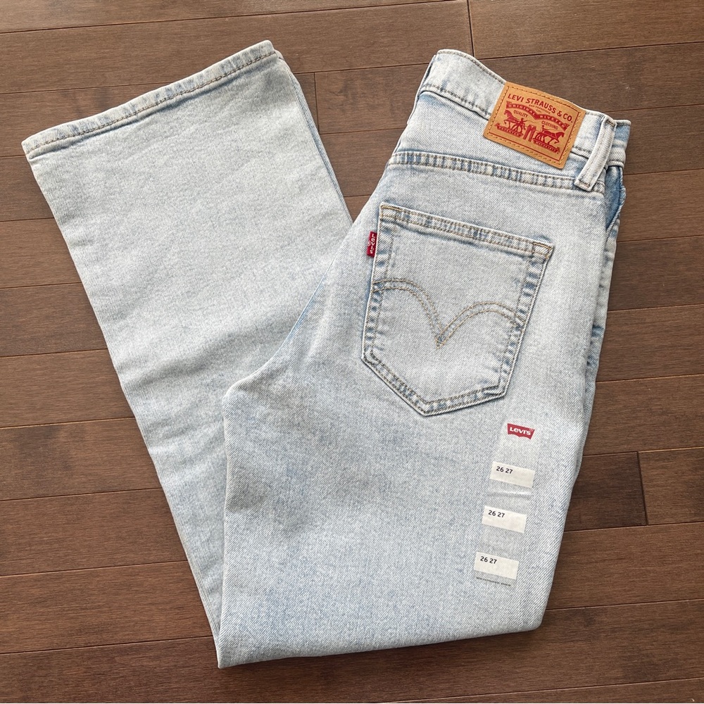 NWOT Levi’s High Waisted Crop Flare Jeans Size 26